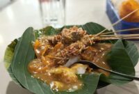 Sate merupakan salah satu makanan khas indonesia