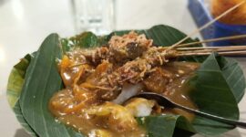 Sate merupakan salah satu makanan khas indonesia